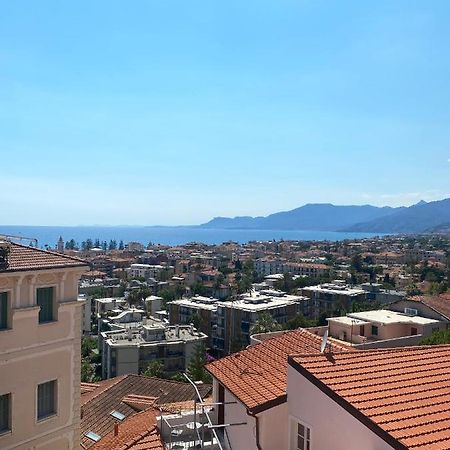 Casa Petra - Appartamento vista mare città vecchia Bordighera Exterior foto