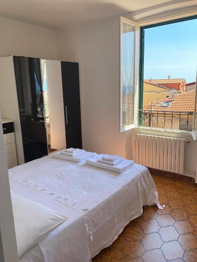 Casa Petra - Appartamento vista mare città vecchia Bordighera Exterior foto